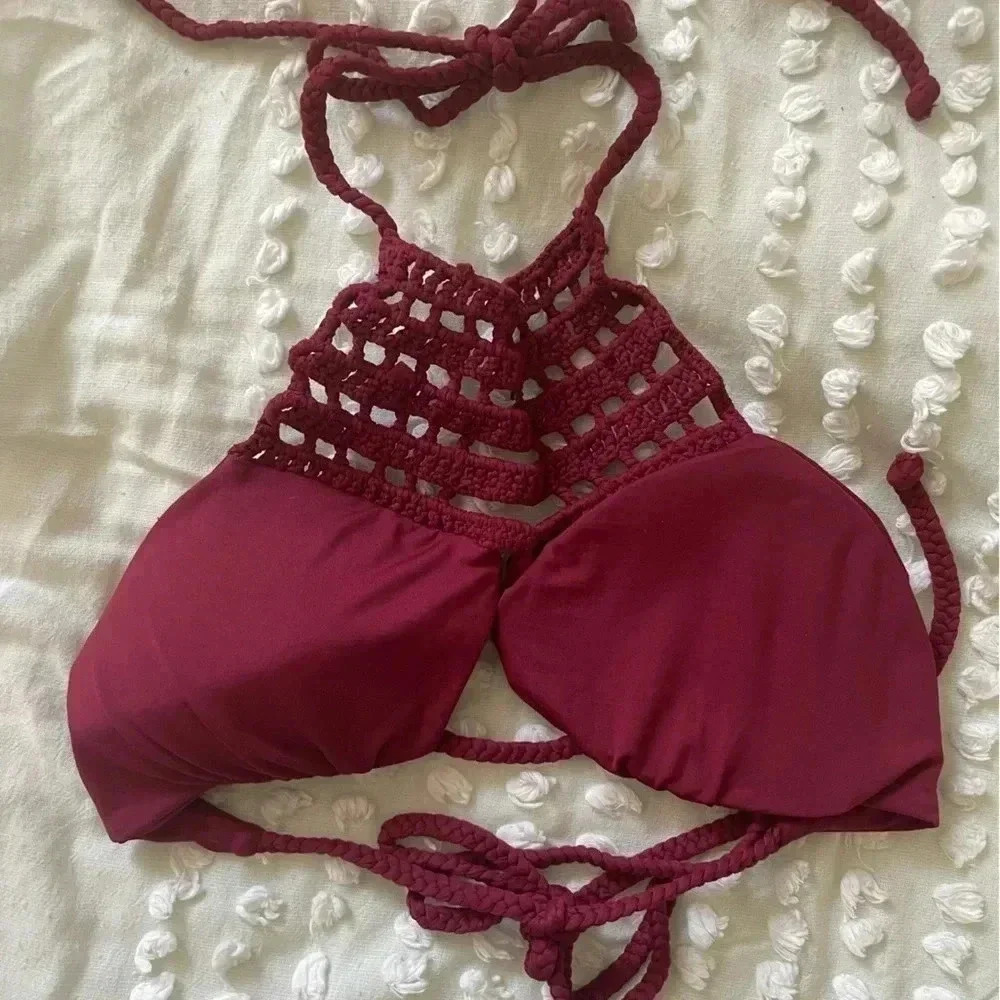Frankie’s bikinis Mimi top in maroon, size small ❤️